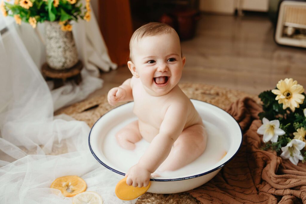 La etapa más dulce de tu bebé: por qué los 6-8 meses son perfectos para una sesión de fotos en Madrid